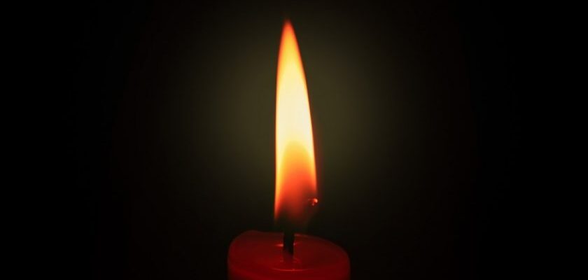 ce trebuie sa faci cand cineva iti moare fara lumanare la capatai 840x500 1