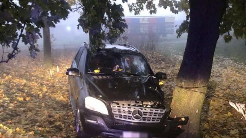 deputatul pro moldova oleg sirbu a ajuns cu masina intrun copac in automobil se mai afla un membru al familiei 159158 1604839683 1