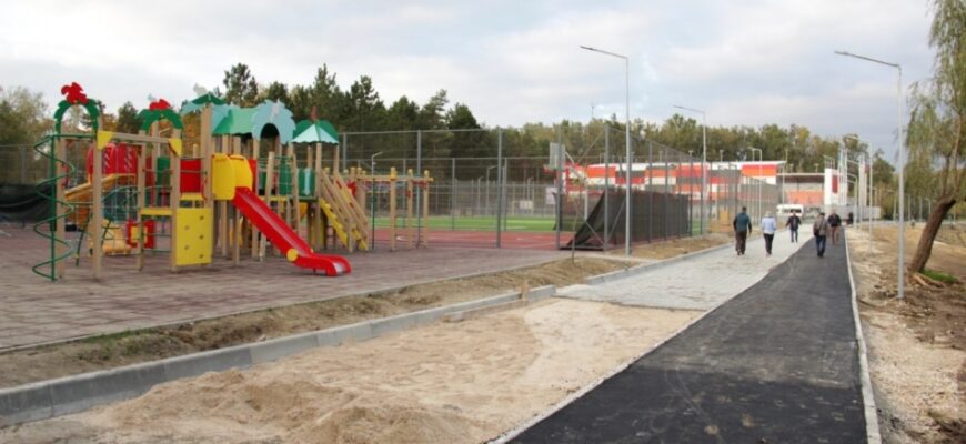 Ion Ceban a inspectat lucrările de renovare a Parcului „La Izvor” 1 img 1 1