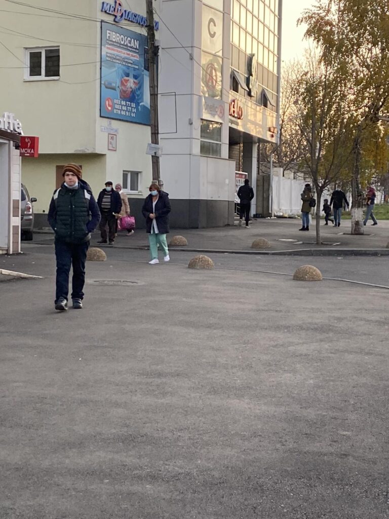 FOTO - Strada Nicolae Testemițanu din capitală, de nerecunoscut