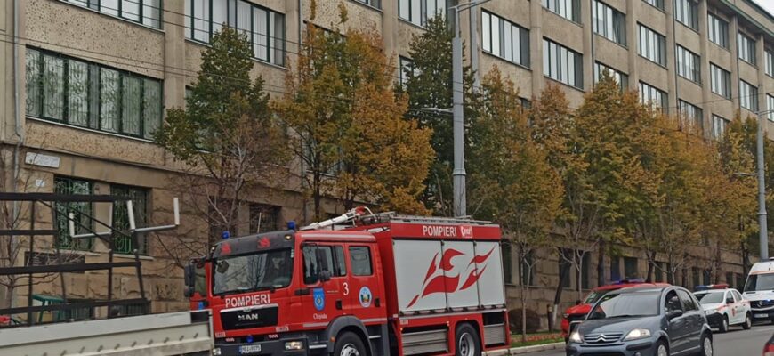 rosu masina 1920x1020 c default