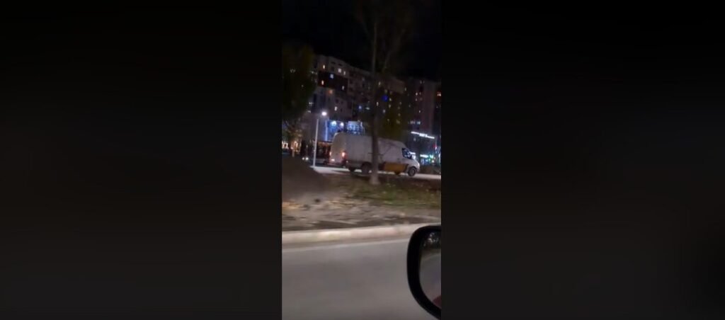 VIDEO - Un microbus circulă nestingherit pe aleea Mircea cel Bătrân recent renovată 1 VIDEO - Un microbus circulă nestingherit pe aleea Mircea cel Bătrân recent renovată