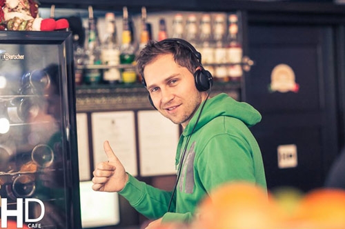 vecher s dj sunny fish v heavens door caf 2 thumb