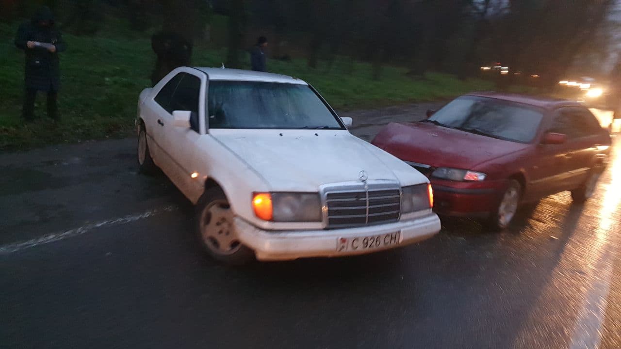 FOTO-VIDEO// Accident provocat de ceața densă pe strada Muncești!