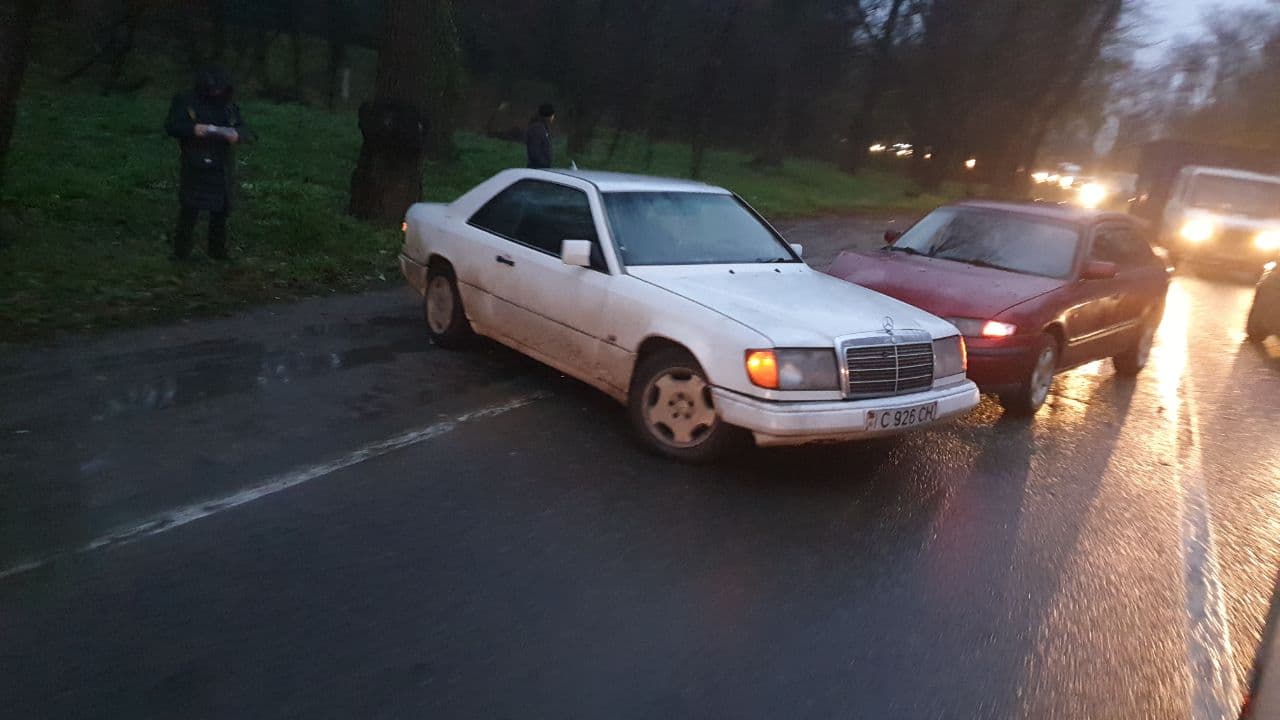 FOTO-VIDEO// Accident provocat de ceața densă pe strada Muncești!