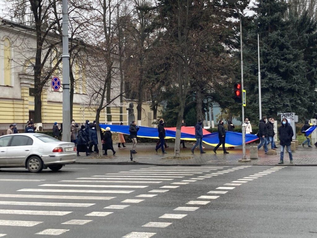 FOTO - În ciuda restricțiilor pandemice, sute de oameni au ieșit să-și apere drepturile în fața parlamentului