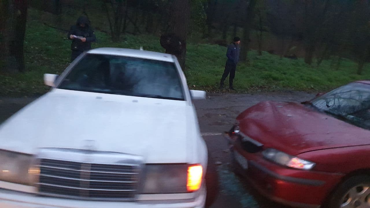 FOTO-VIDEO// Accident provocat de ceața densă pe strada Muncești!