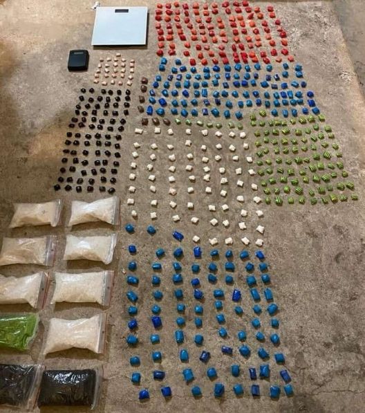 VIDEO/FOTO - Grup criminal specializat în comercializarea drogurilor, destructurat de oamenii legii