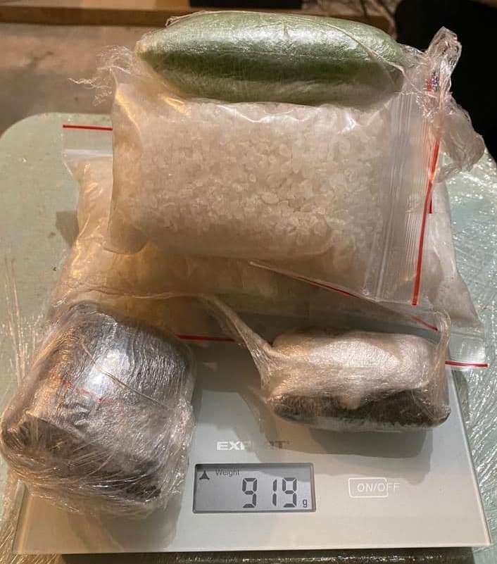 VIDEO/FOTO - Grup criminal specializat în comercializarea drogurilor, destructurat de oamenii legii