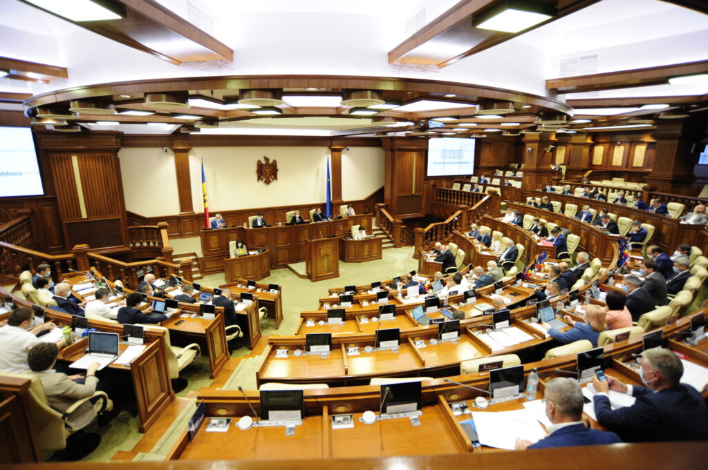 parlament 13 scaled 1