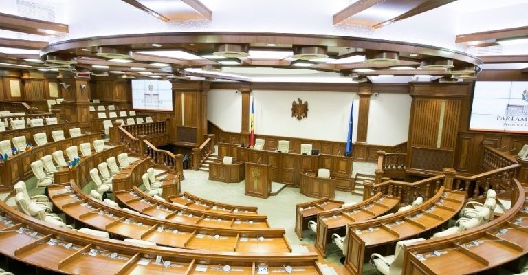 parlament gol 768x512 2