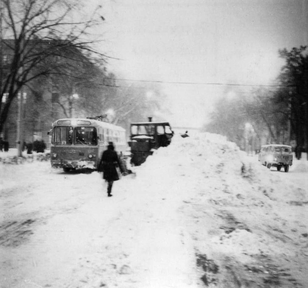 FOTO - Imagini de poveste! Cum erau iernile în Chișinăul anilor 50-60