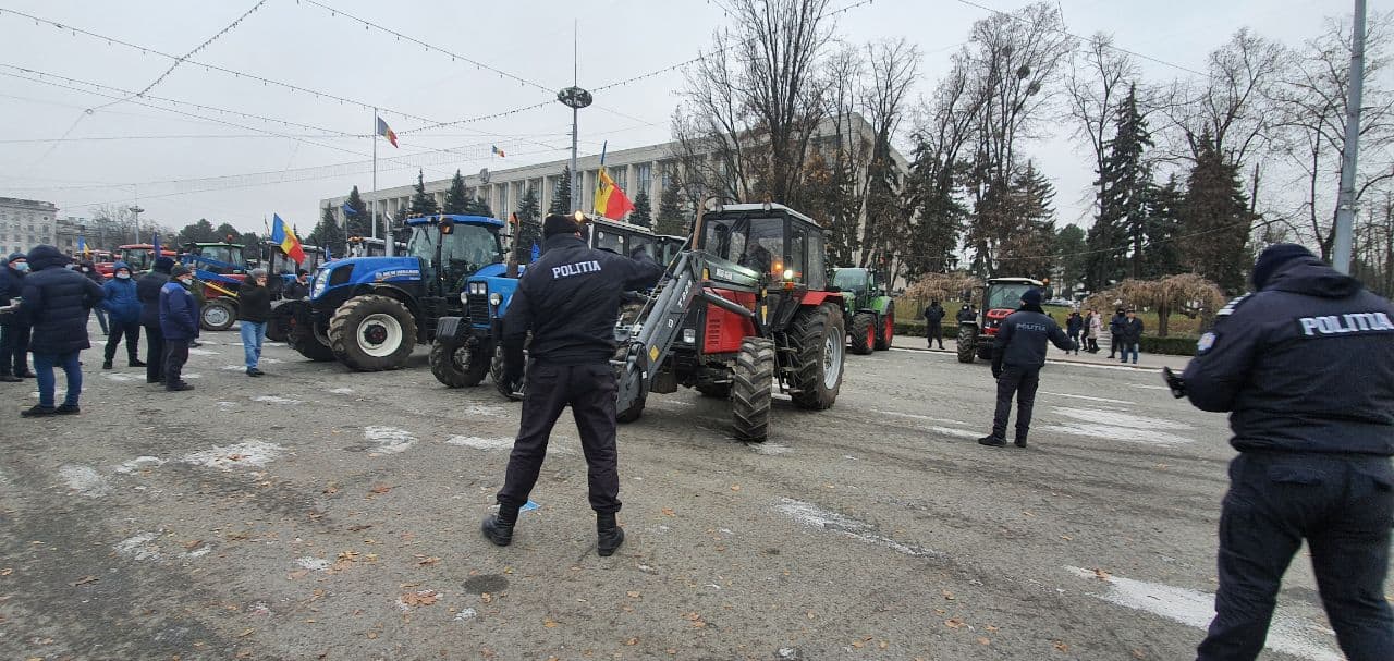 FOTO/VIDEO - Agricultorii nu vor pleca din PMAN! Cum a decurs protestul de astăzi, 9 decembrie 2020