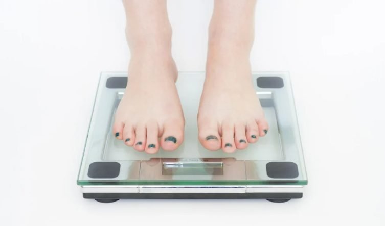 11 boli care te îngrașă! Ce se ascunde în spatele kilogramelor în plus