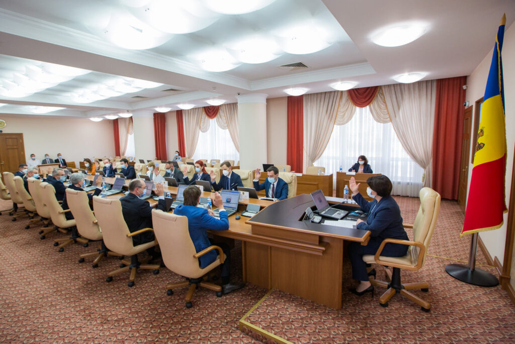 cu zeci de mii de vaccinuri nefolosite guvernul pas mai imprumuta 248 milioane de euro pentru a cumpara vaccinuri