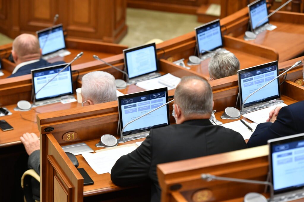 Șefii mai multor instituții publice vor putea fi demiși în urma controlului parlamentar 1 Șefii mai multor instituții publice vor putea fi demiși în urma controlului parlamentar