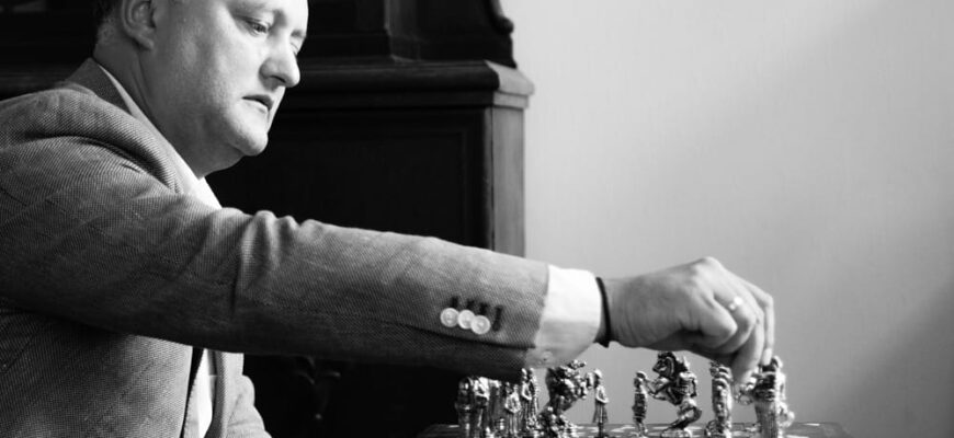 igor dodon a felicitat selectionata de sah a r. moldova care s a calificat in liga superioara a olimpiadei mondiale de sah