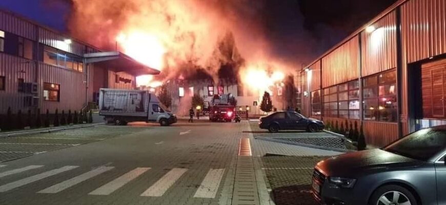 incendiu de proportii in romania. oamenii au fost sfatuiti sa stea in case