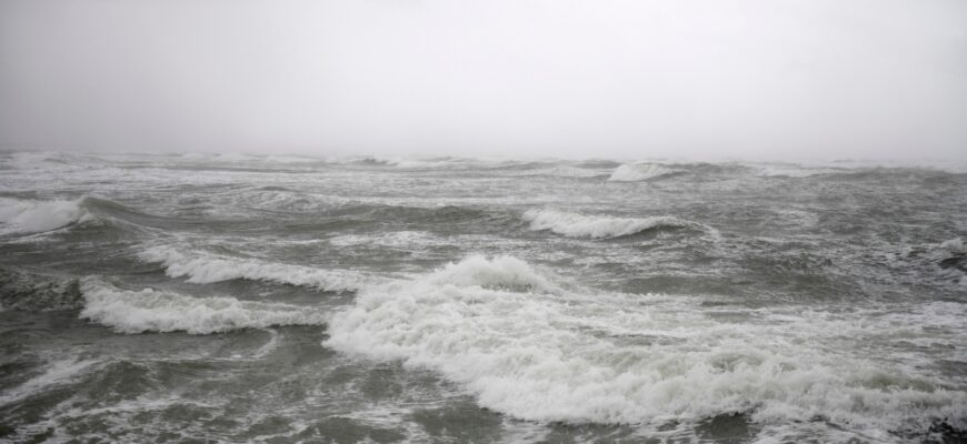 o furtuna tropicala a atins puterea unui uragan si se indreapta spre orasul houston