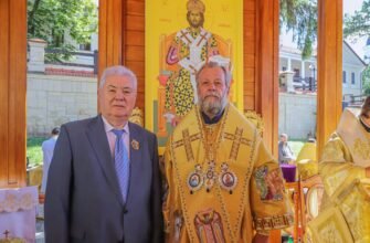 FOTO// Vladimir Voronin a primit o distincție religioasă din partea Mitropolitului Vladimir