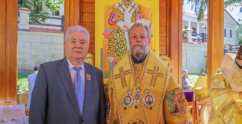 FOTO// Vladimir Voronin a primit o distincție religioasă din partea Mitropolitului Vladimir