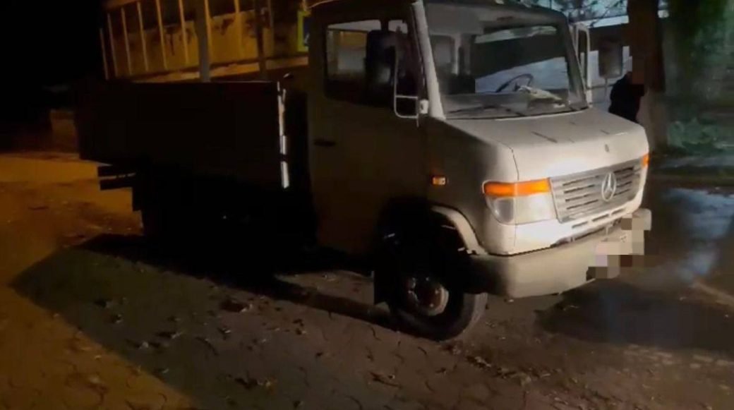 Peste două tone de alcool etilic, fără acte de proveniență, depistate într-un autovehicul de marca ”Mercedes”