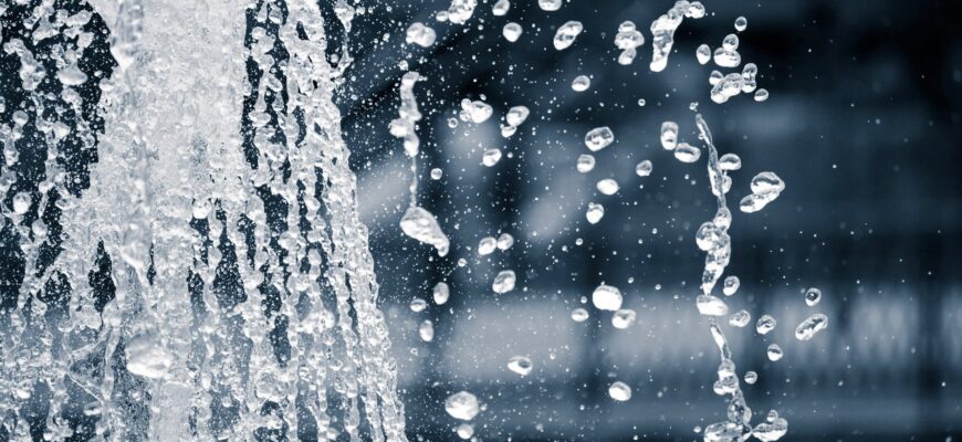 close up photography of water flow