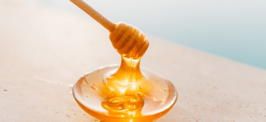 yellow and white ceramic vase