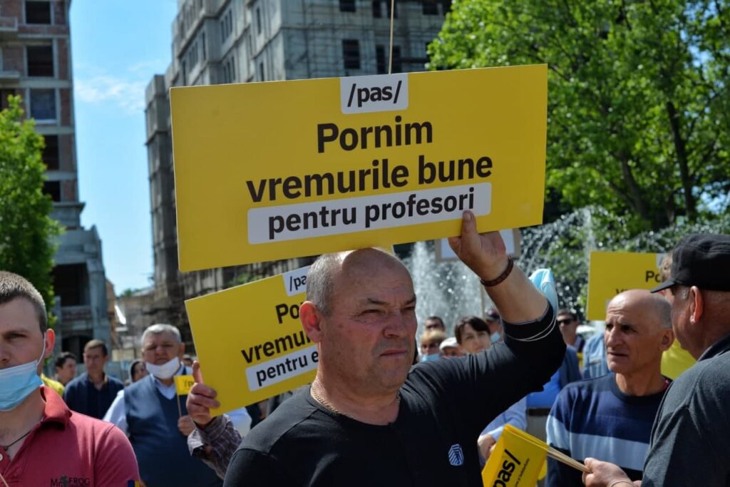 premierul gavrilita isi cere scuze de la profesori pentru replica nereusita