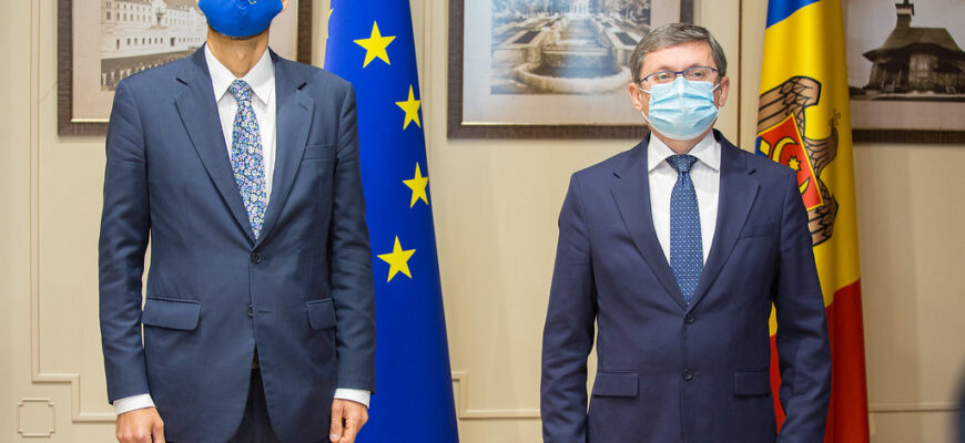 presedintele parlamentului igor grosu a salutat venirea noului sef al delegatiei ue in moldova janis mazeiks