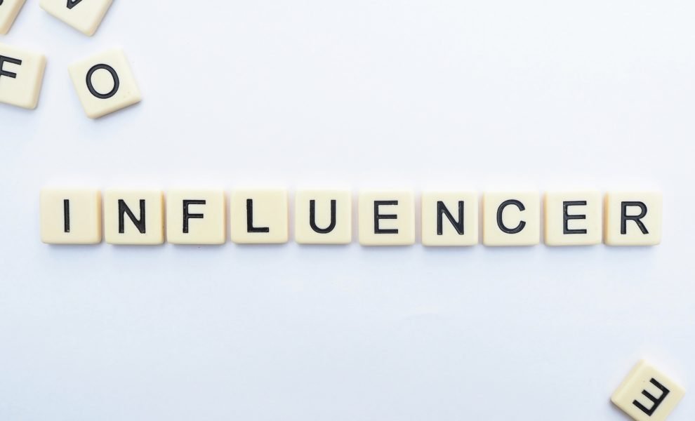 Un influencer de pe Instagram riscă 20 de ani de pușcărie pentru spălare de bani