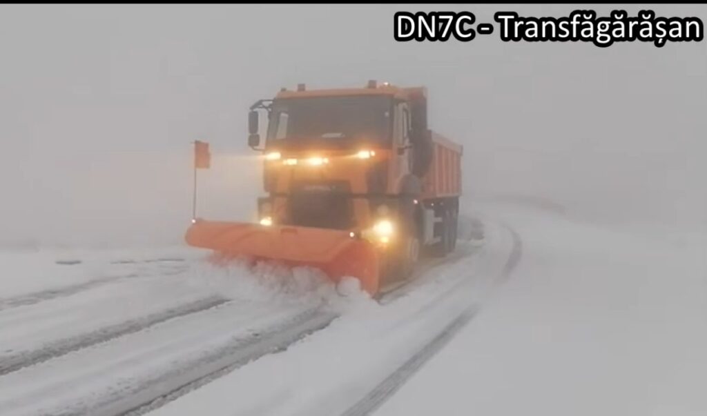 VIDEO// A nins pe Transfăgărășan. Stratul de zăpadă atinge și 10 centimetri pe alocuri 1 screenshot 3 13