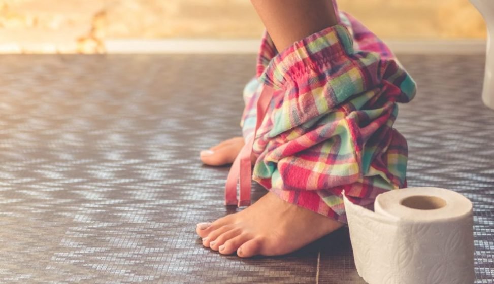 Specialiștii avertizează: Cele două simptome prin care corpul te avertizează ca ai putea avea cancer de colon