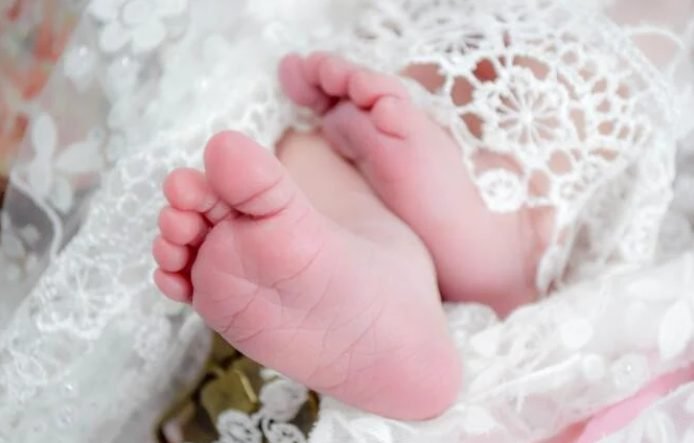 Un bebeluș de o lună a fost vaccinat din greșeală anti-COVID. Cum s-a întâmplat și cum se simte copilul