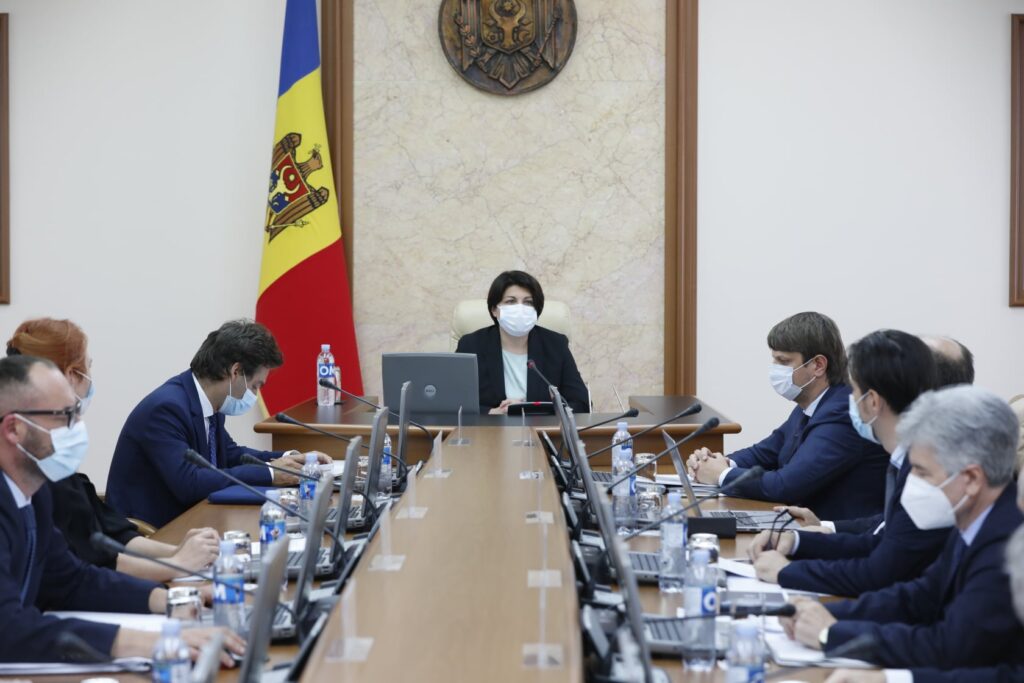 Ex-primar de Chișinău, acuză unii miniștri PAS de incompetență: Noi, cetățenii, suntem pe cont propriu 1 testarea obligatorie este o schema a guvernului pas