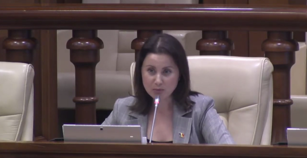 un deputat pas critica activitatea conducerii cnpf in baza unui numar mic de like uri pe facebook