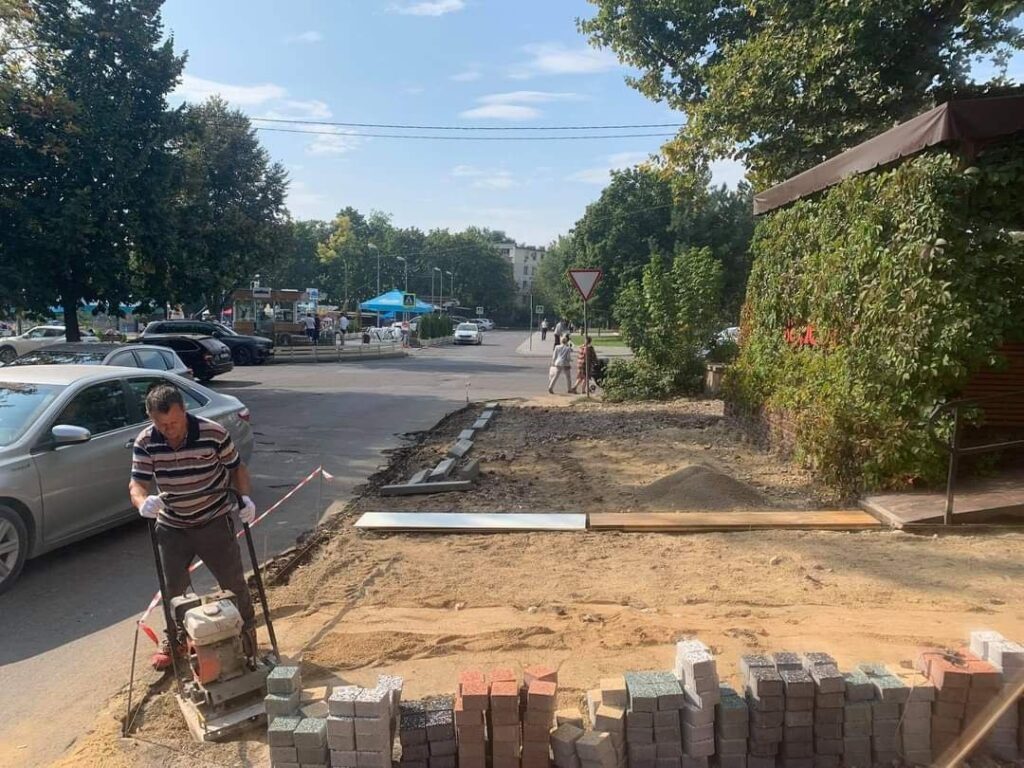 FOTO// Un nou trotuar a fost reabilitat în sectorul Rîşcani al Capitalei 3 un nou trotuar a fost reabilitat in sectorul riscani al capitalei