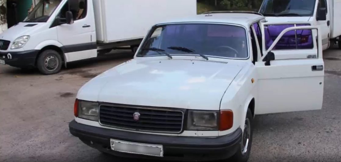 VIDEO// Un tânăr de 22 de ani, cercetat penal pentru răpirea unui automobil de marca ,,Gaz”