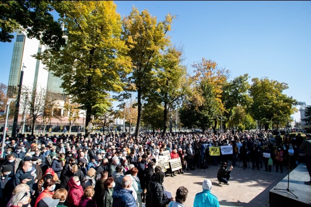Protestatarii de duminică au votat o rezoluție. Care sunt cerințele cetățenilor 1 Protestatarii de duminică au votat o rezoluție. Care sunt cerințele cetățenilor