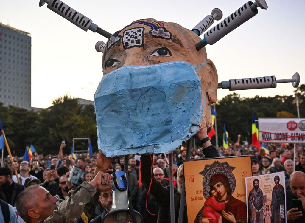 protest bucurești românia covid restricții masiv oameni protestatari mii vaccinare covid