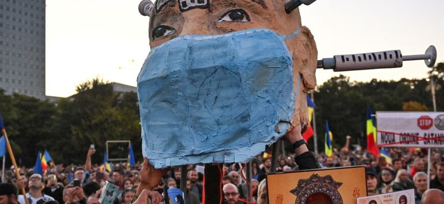protest bucurești românia covid restricții masiv oameni protestatari mii vaccinare covid