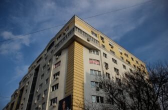 O minoră de 14 ani a căzut de pe o clădire din Chișinău după ce ar fi consumat alcool cu prietenii