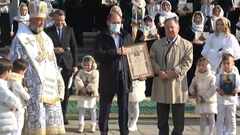 VIDEO// Patriarhul Kiril l-a decorat cu diplomă pe Ion Ceban, pentru susținerea inițiativelor bisericești