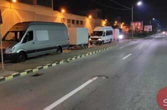 Opt vehicule din Republica Moldova au fost confiscate de poliția română: Transportau persoane ilegal