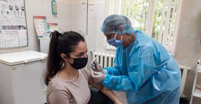 Cetățenii ruși vin în Moldova pentru a se vaccina cu seruri autorizate în UE și SUA