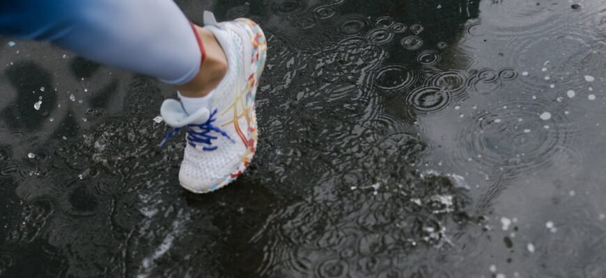 cold city people water