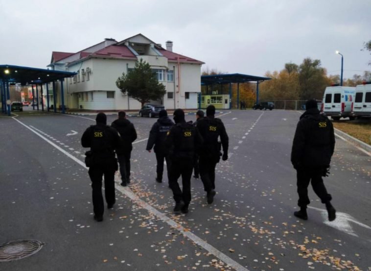FOTO// 6 persoane reținute în dosarul de contrabandă cu țigări „Ashima”, cu implicarea angajaților Poliției de Frontieră