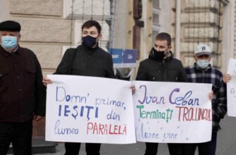 Flashmob PAS la Primărie: „Iarna-i grea, omătu-i mare, ajutor nu dă primarul!”