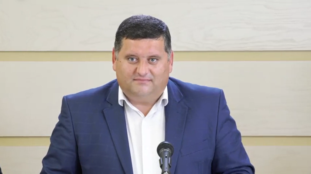 exista riscul ca actuala guvernare sa reia procesul periculos de a inchide scolile din tara