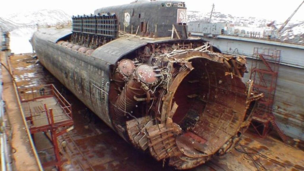 la 21 ani de la dezastrul submarinului nuclear kursk un amiral numeste vinovatii producerii tragediei